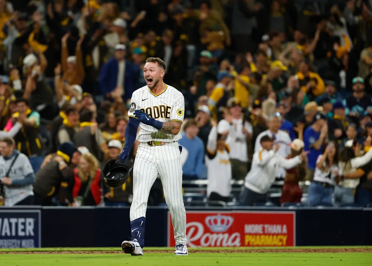 Jackson Merrill robó el jonrón y luego dio un hit en la improbable remontada de los Padres en la novena entrada.