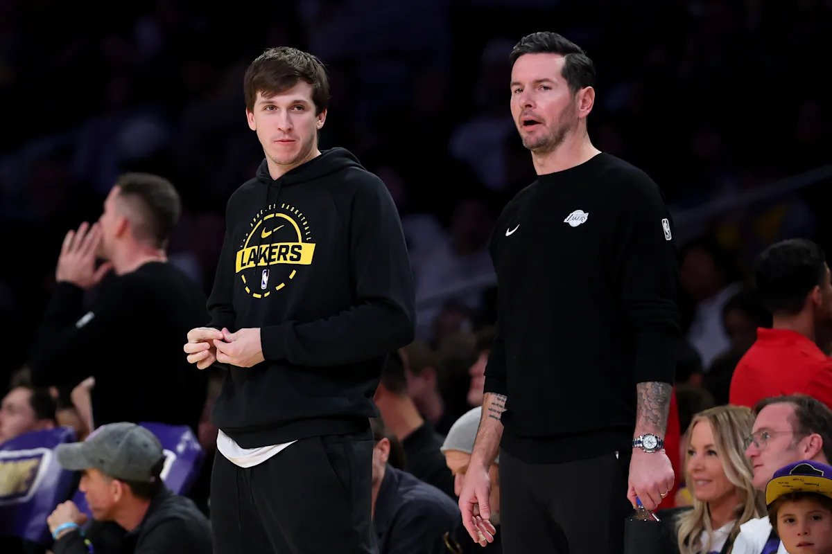 Los Mavericks cuestionan la afirmación del entrenador de los Lakers, JJ Redick, de que escanearon el área equivocada debido a la lesión de Austin Reaves