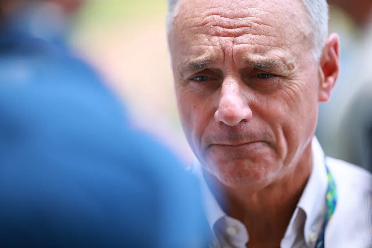 Los propietarios de la MLB, MLBPA, supuestamente quieren comenzar pronto las negociaciones laborales, con el tope salarial en el centro de las conversaciones.