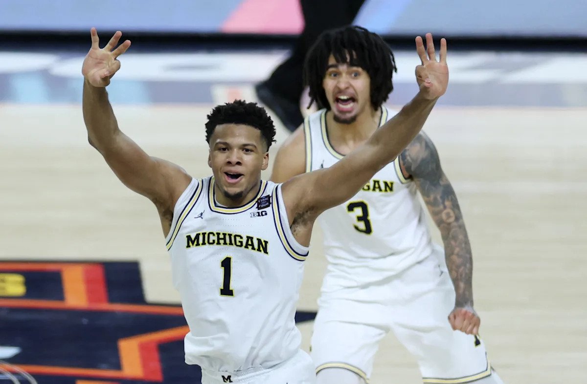 5 jugadas que aseguraron la victoria de Michigan en el juego por el título de la NCAA sobre UConn, incluido un flagrante gancho y agarre a Alex Karaban