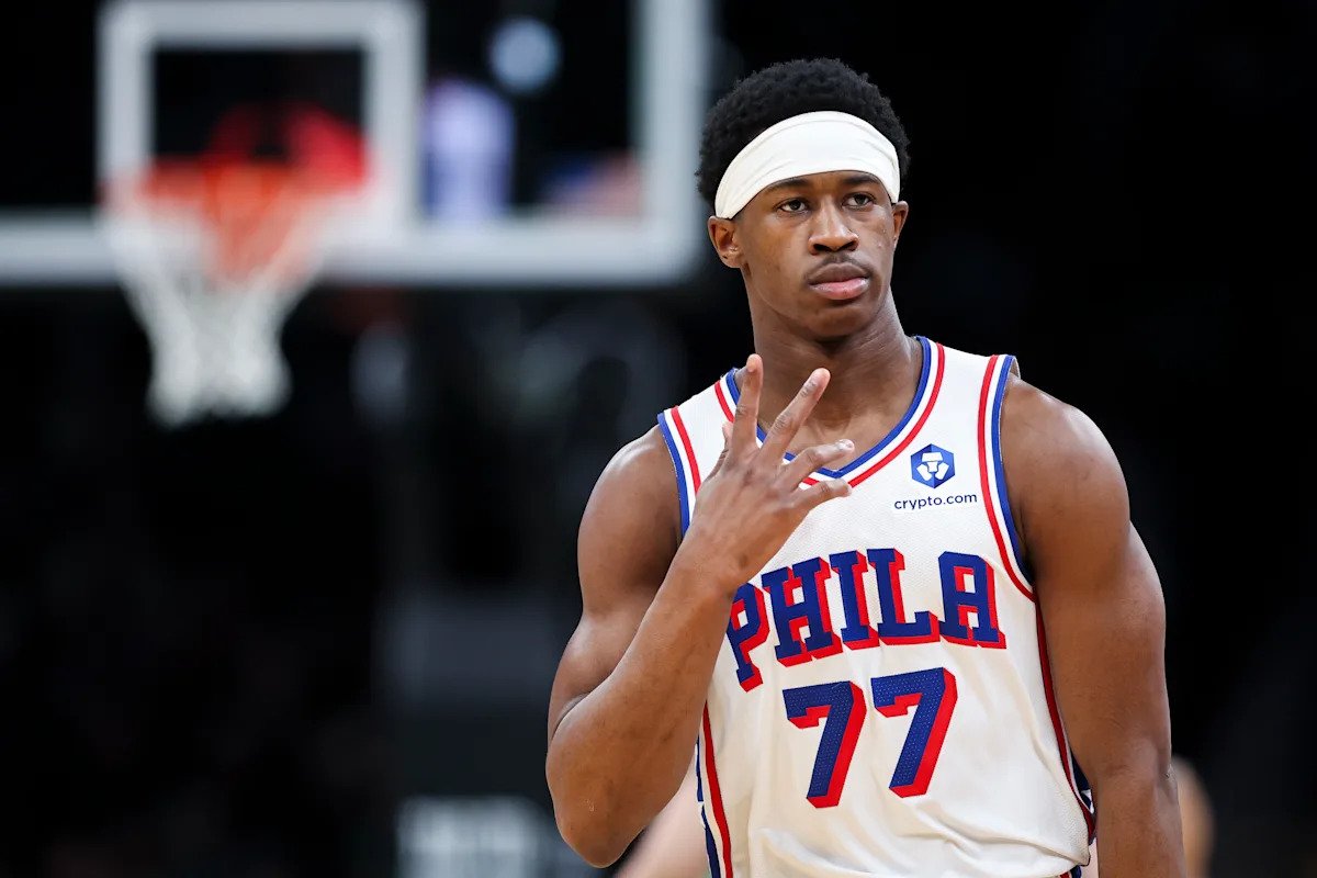 El avance en los playoffs del novato VJ Edgecombe envía a los 76ers más allá de los Celtics y lo pone en compañía de Magic Johnson