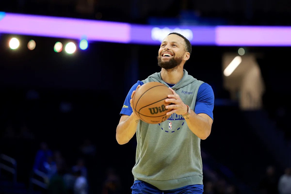 Se espera que Stephen Curry tenga autorización para regresar el domingo contra los Rockets después de recuperarse de una lesión en la rodilla.