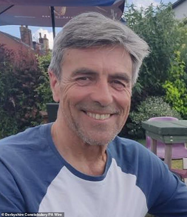 El piloto y el pasajero murieron durante la “experiencia de vuelo introductorio” cuando el planeador cayó 150 pies en la pista de carreras.