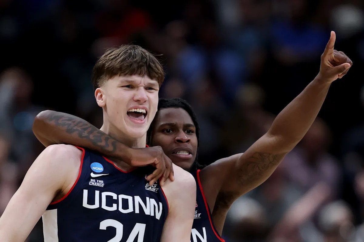 ¿Quién es Braylon Mullins, el héroe de March Madness de UConn que hundió a Duke con su épico logo?