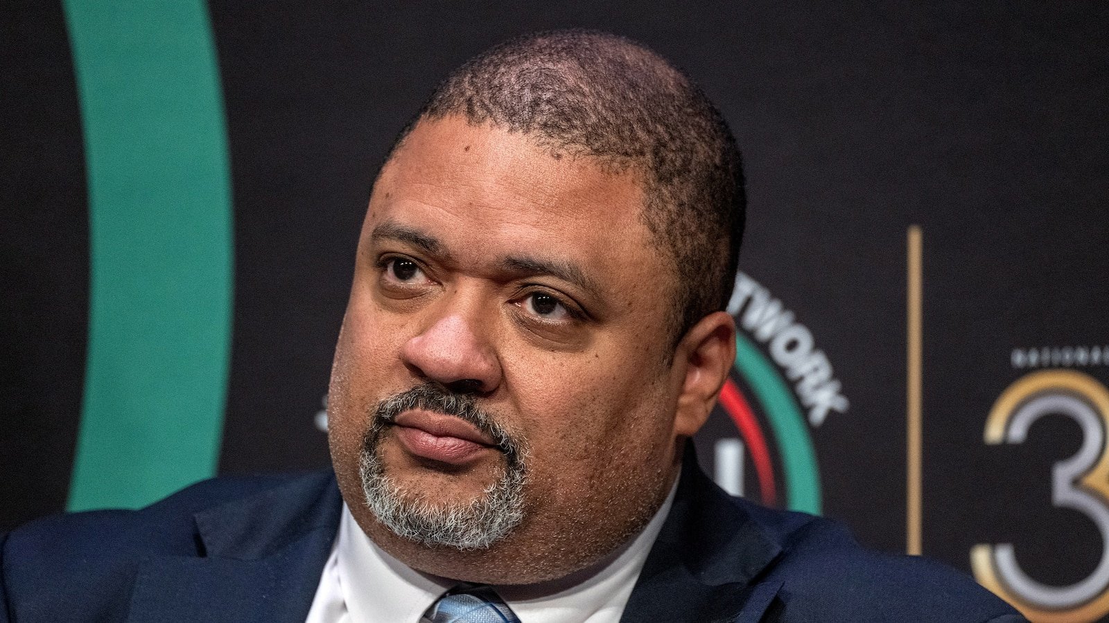 Facebook y WhatsApp deberían eliminar las cuentas que defraudan a los usuarios, dice el fiscal de distrito de Manhattan