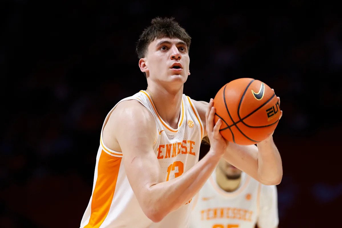 JP Estrella supuestamente se está transfiriendo de Tennessee a Michigan