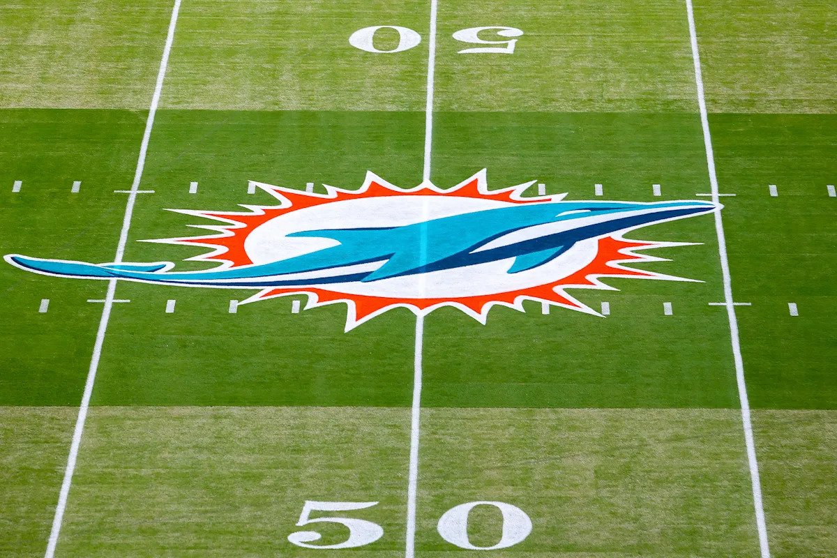 Dolphins and Raiders alcanzaron una valoración de más de 10.000 millones de dólares mediante la venta de participaciones minoritarias