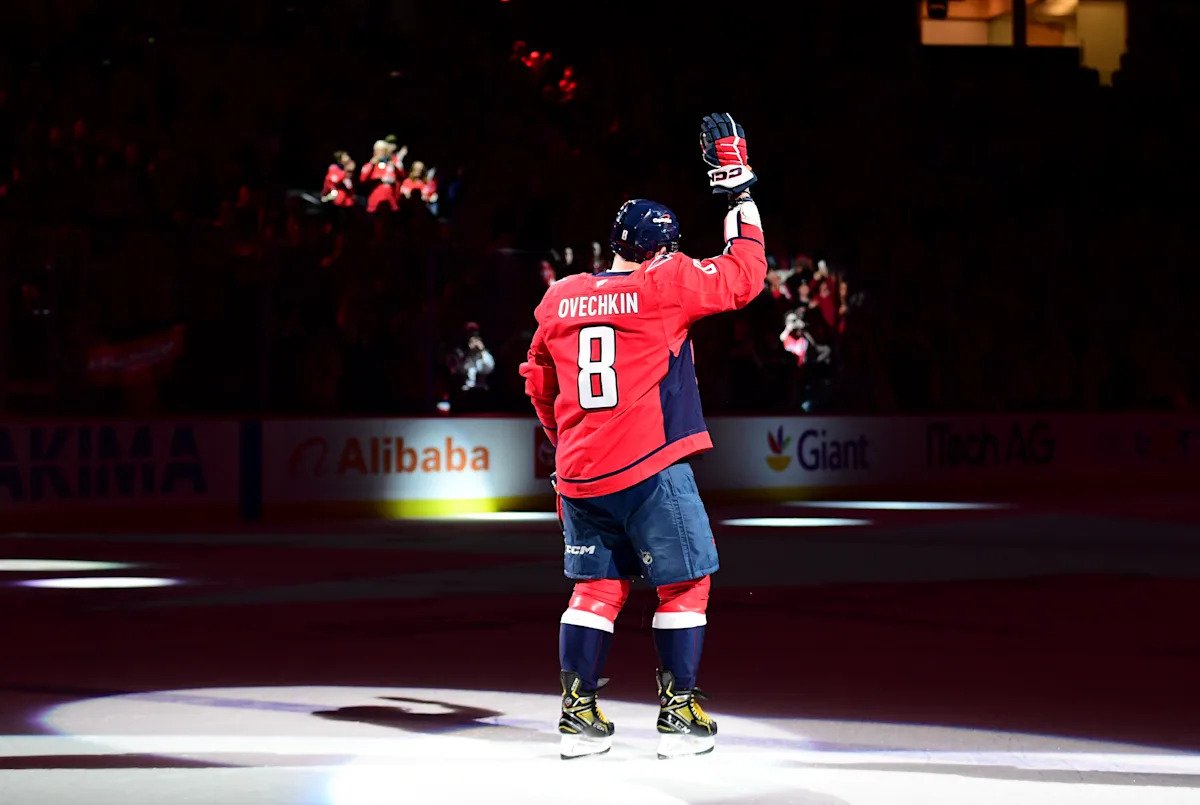 En medio de celebraciones y despedidas, Alex Ovechkin deja sin respuesta la cuestión de su dimisión: “Aún no lo he decidido”