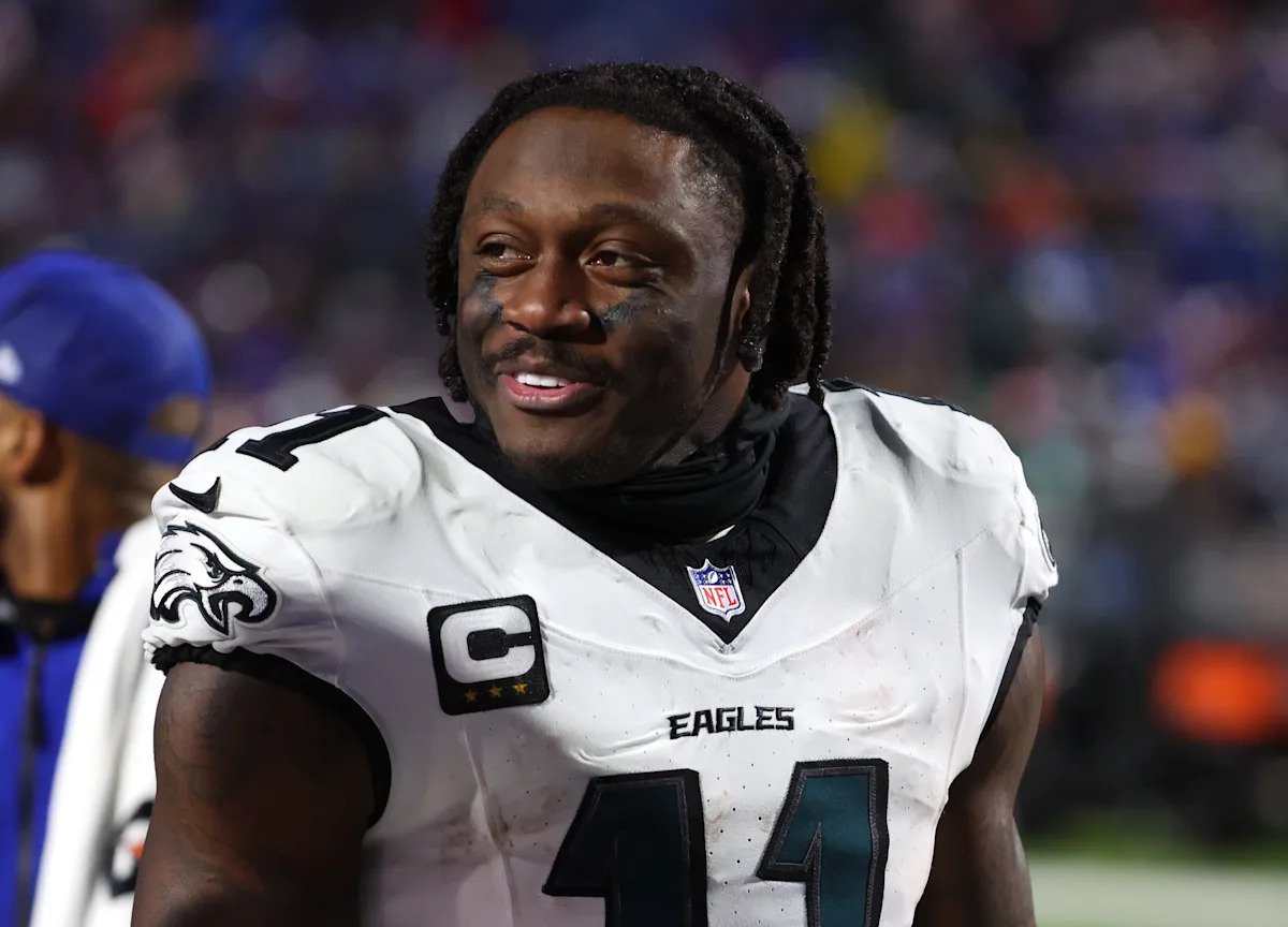 El gerente general de los Eagles, Howie Roseman, reitera: “AJ Brown es un Eagle” después de canjear a Dontayvion Wicks.