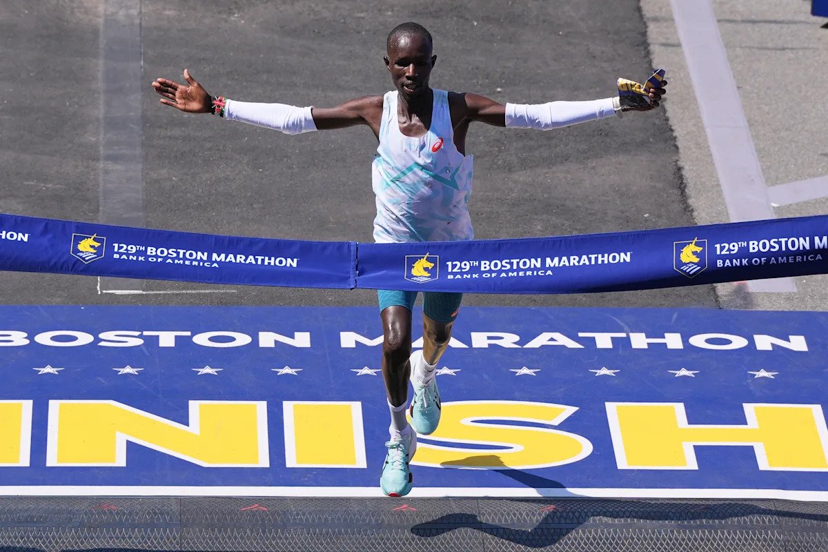 Maratón de Boston 2026: el keniano John Korir gana la carrera masculina por segundo año consecutivo y establece un récord en la carrera
