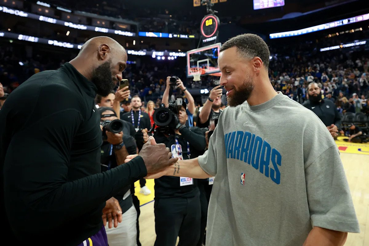 LeBron James reflexiona sobre no jugar contra Stephen Curry esta temporada: “Siempre es un honor estar en su presencia”