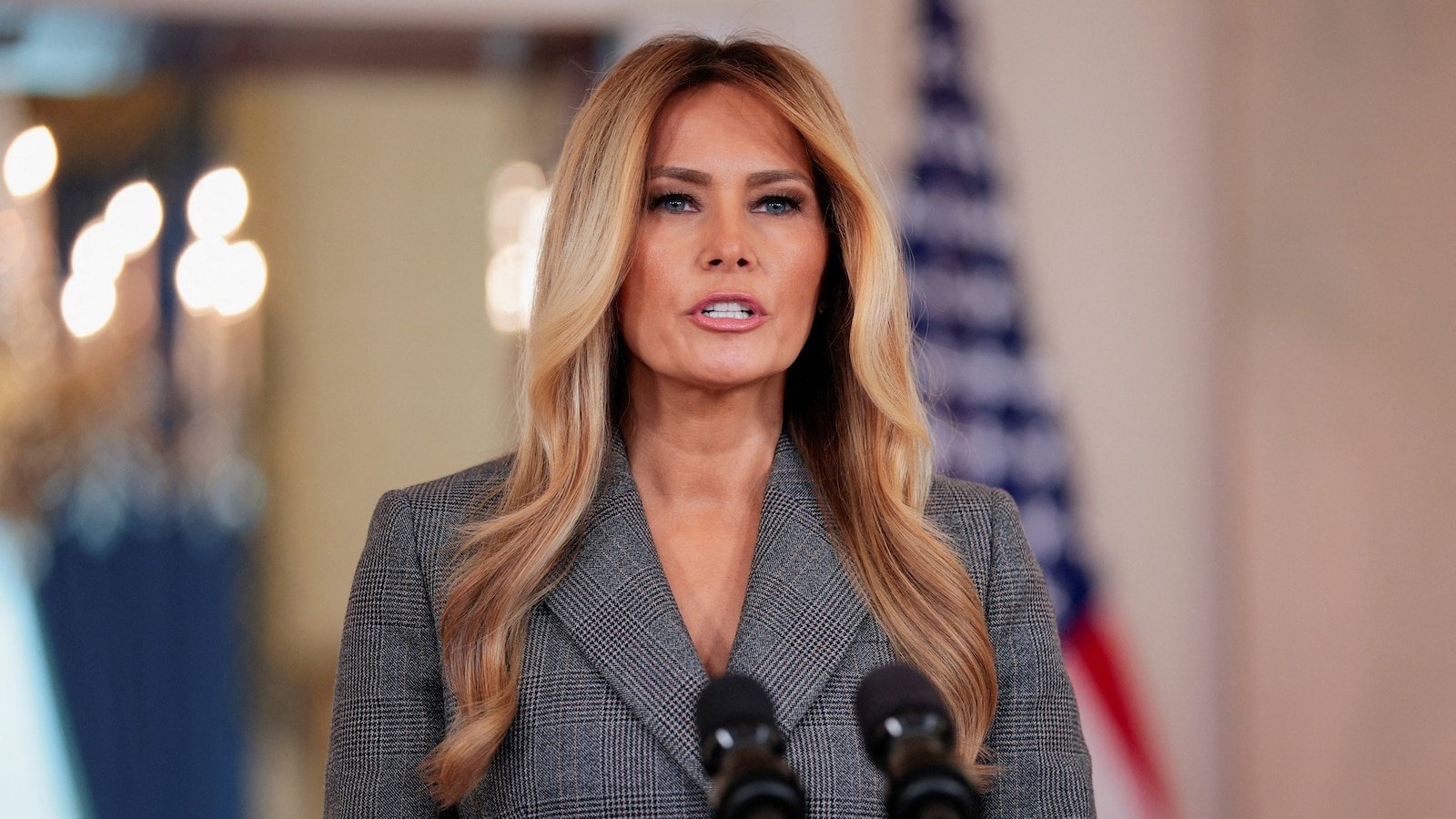 La asesora de Melania Trump habla sobre lo que llevó a su sorpresiva declaración de Epstein