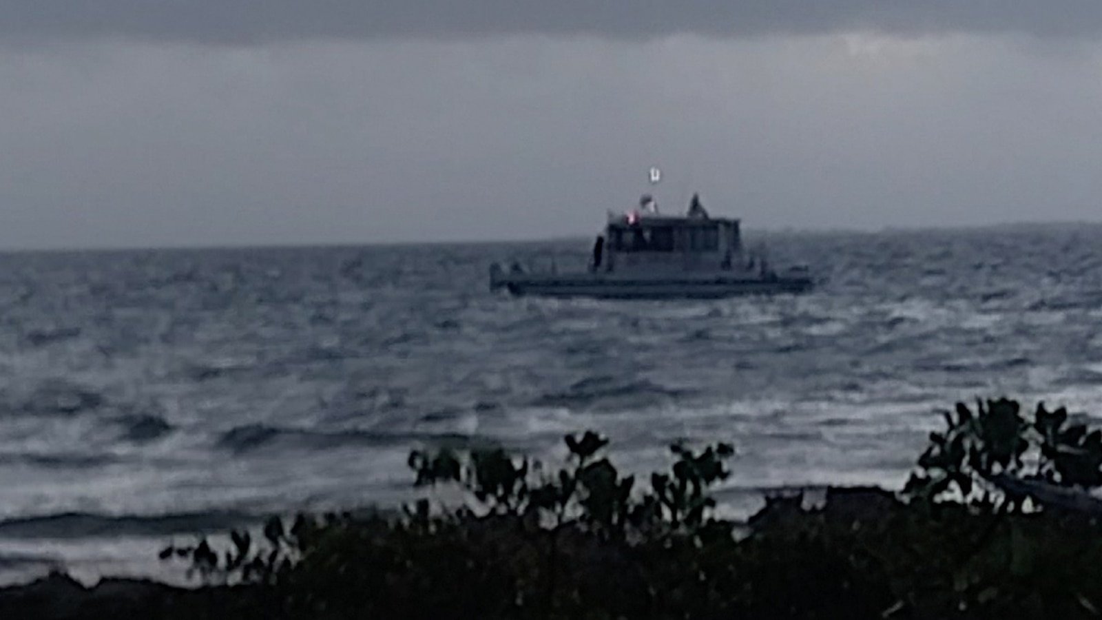 Mujer estadounidense desaparecida en el mar tras caer por la borda en un bote en Bahamas: policía