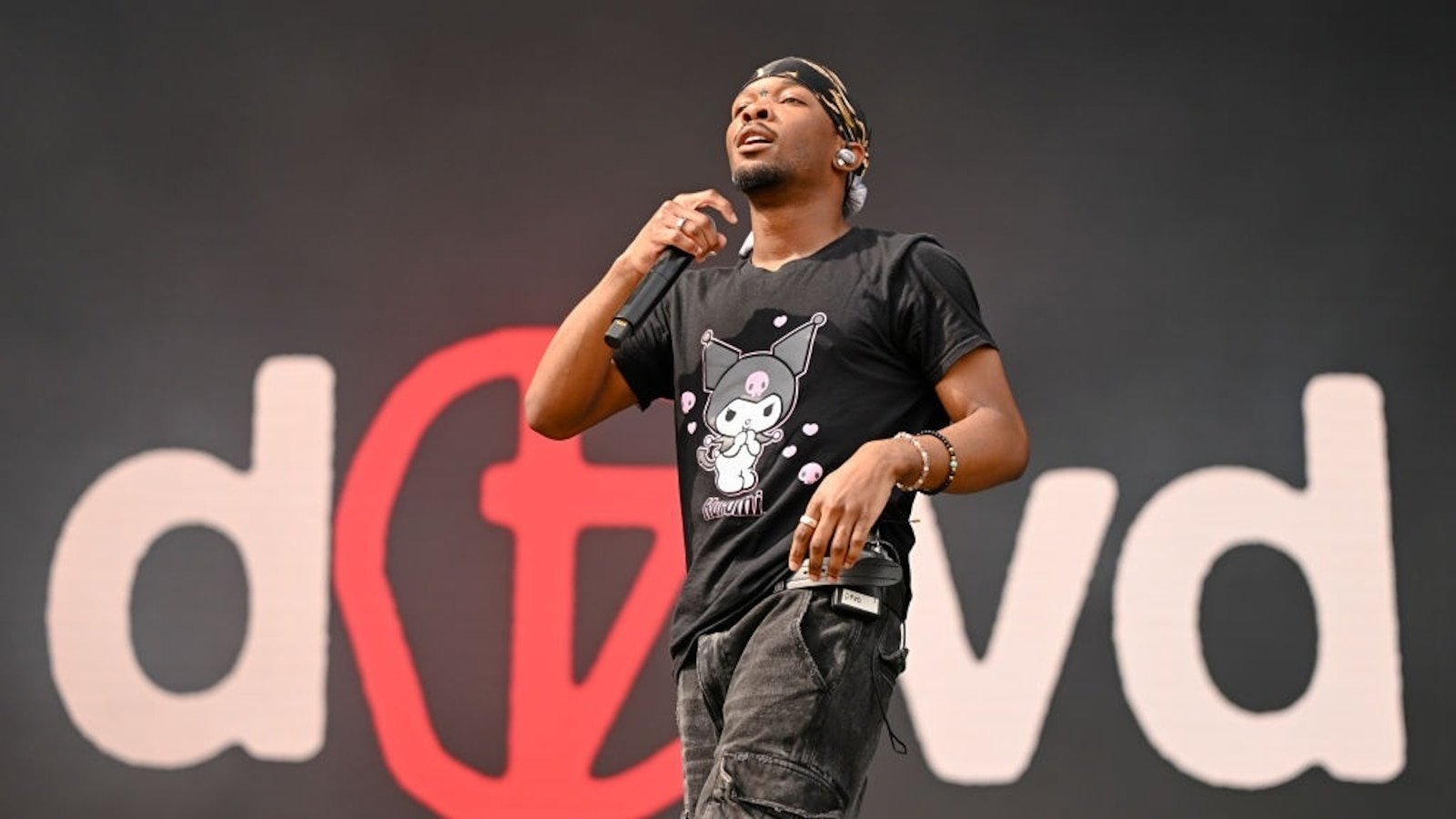 El cantante D4vd arrestado después de que un adolescente fuera encontrado muerto en su Tesla: policía