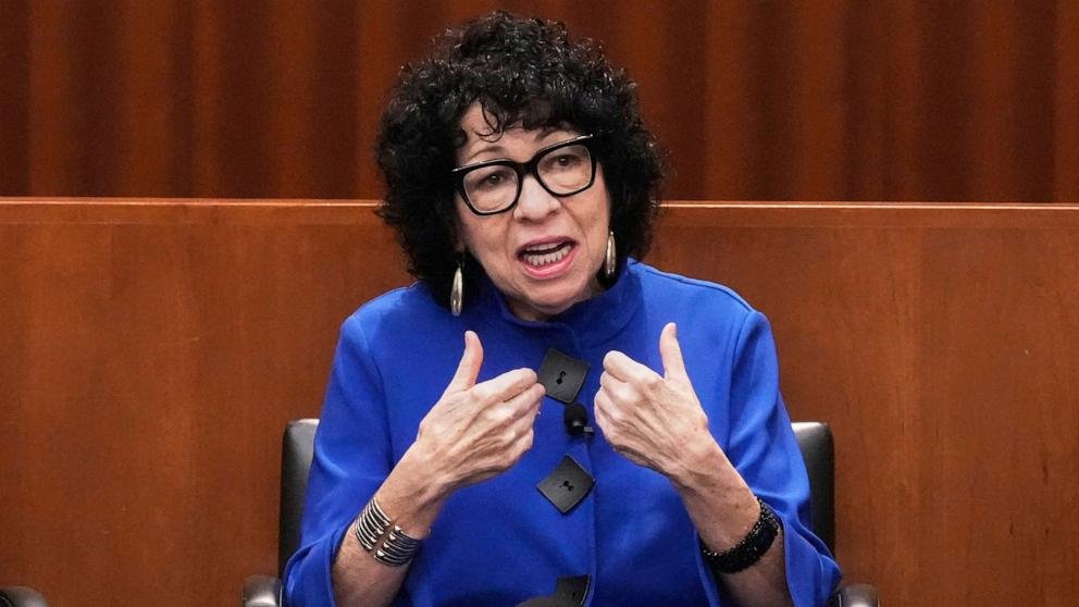La jueza Sotomayor se disculpa con el juez Kavanaugh por criticar públicamente la opinión sobre inmigración