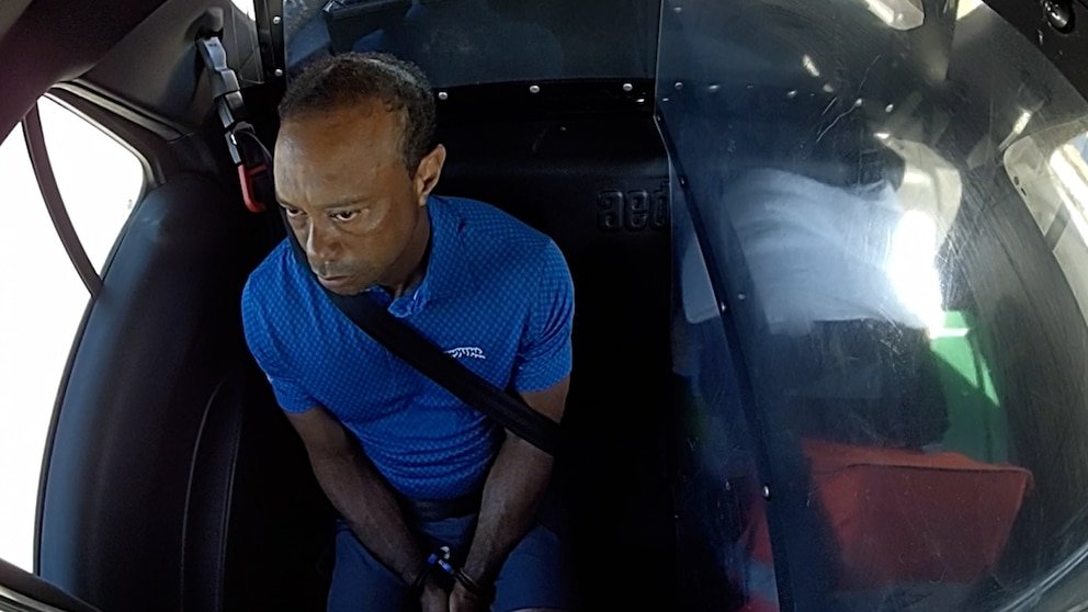 MIRAR: Imágenes de la cámara corporal publicadas en el accidente automovilístico por volcadura de Tiger Woods: ‘¿Me van a arrestar?’