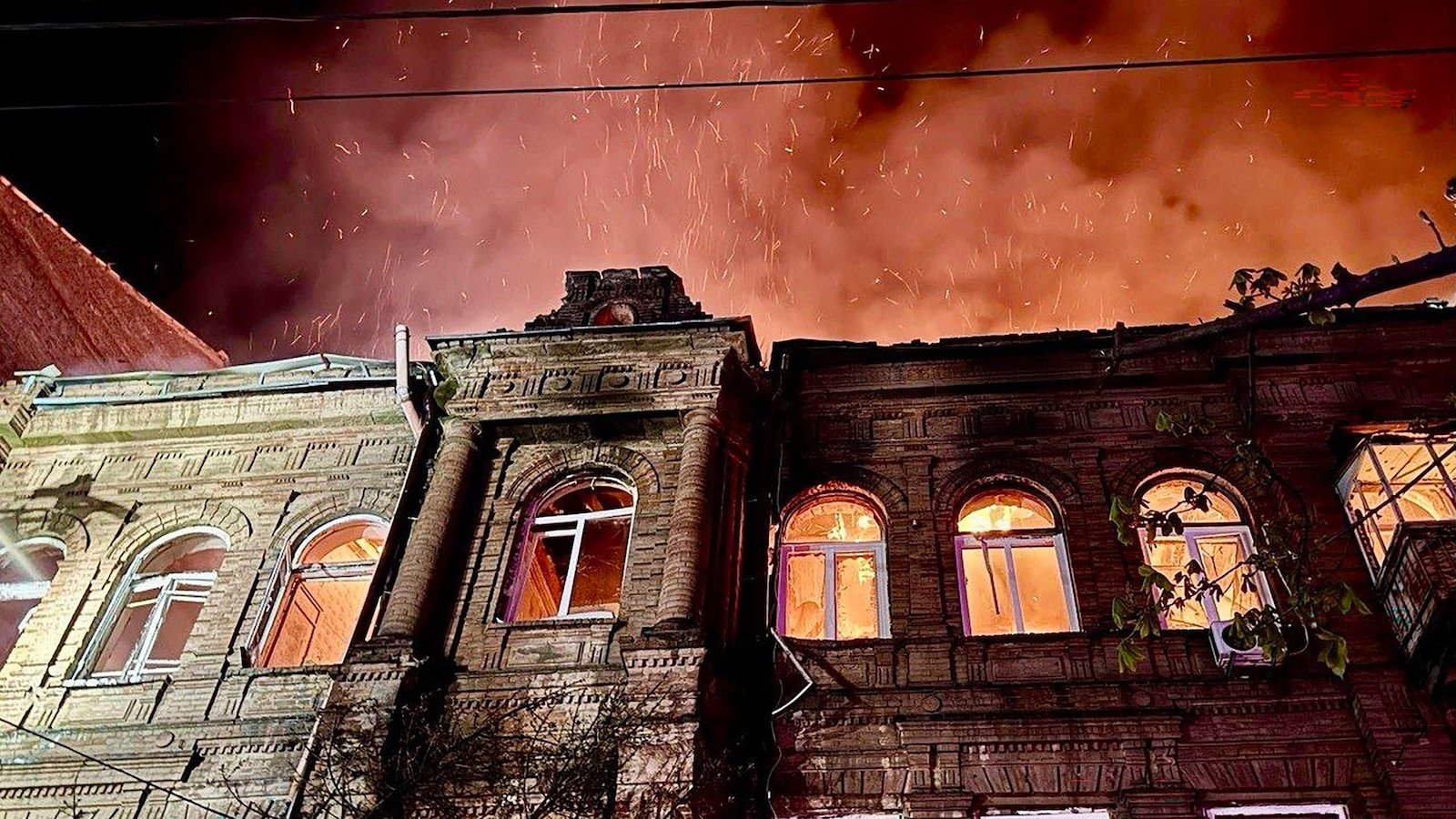 El “masivo” ataque ruso contra Ucrania deja al menos 100 heridos, dice Zelensky