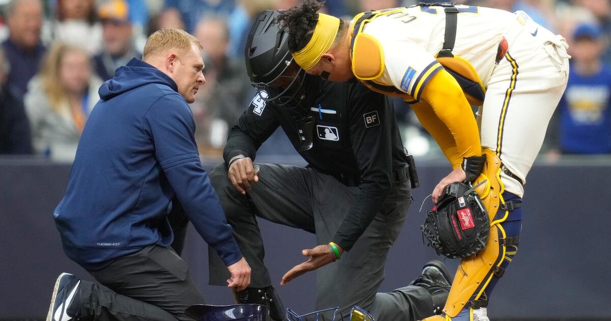 El árbitro CB Bucknor abandona el juego lesionado días después de que ABS lo humillara