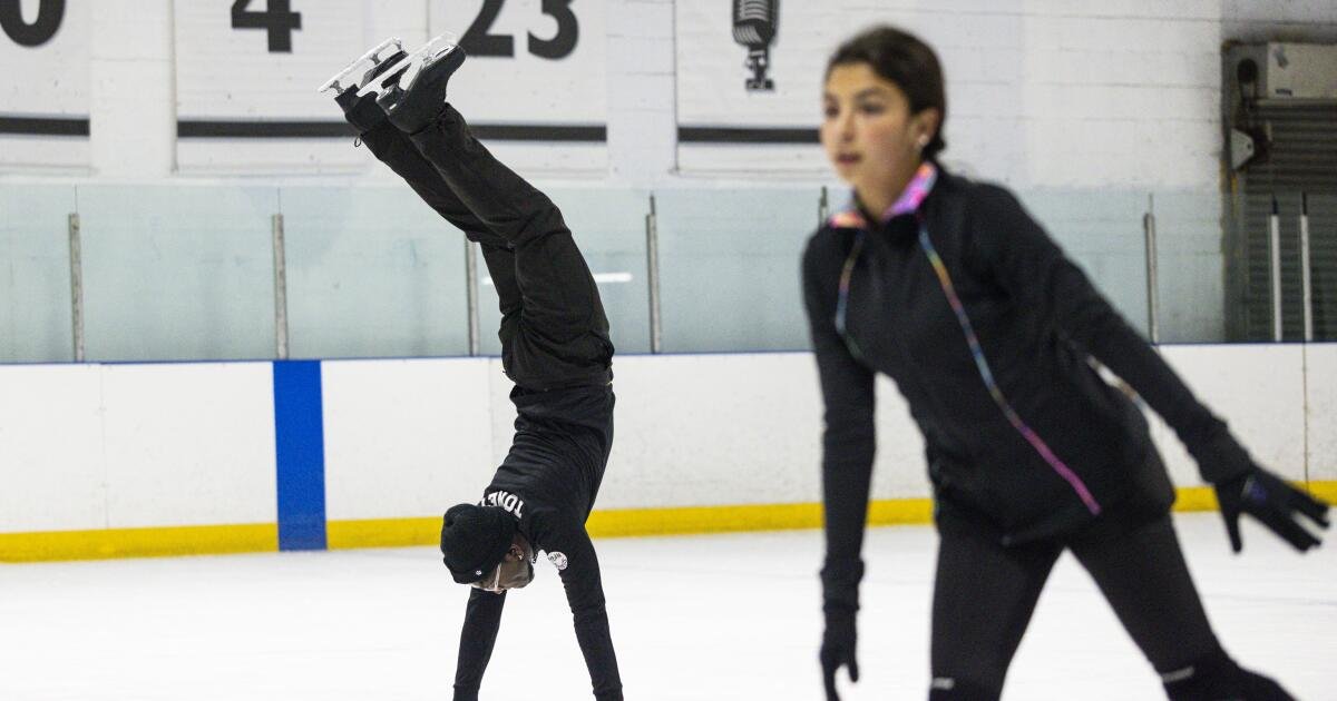 Pista de hielo de Los Ángeles será demolida; Los padres y los jóvenes del hockey luchan por mantenerlo.