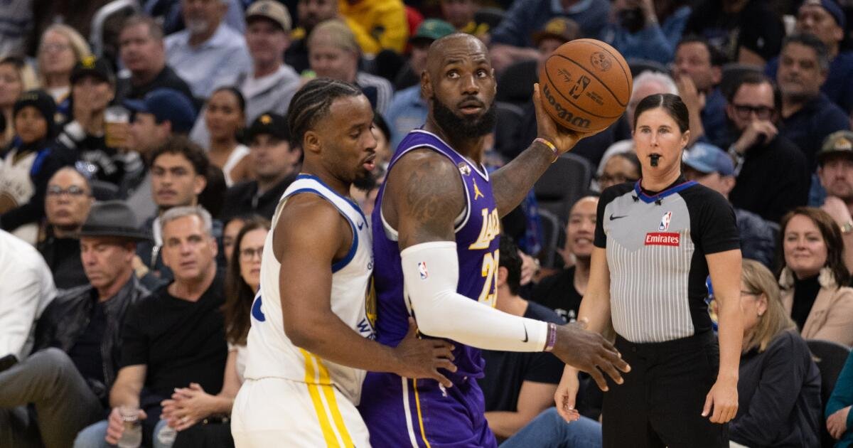 LeBron James lidera a los escasos Lakers para derrotar a los Warriors