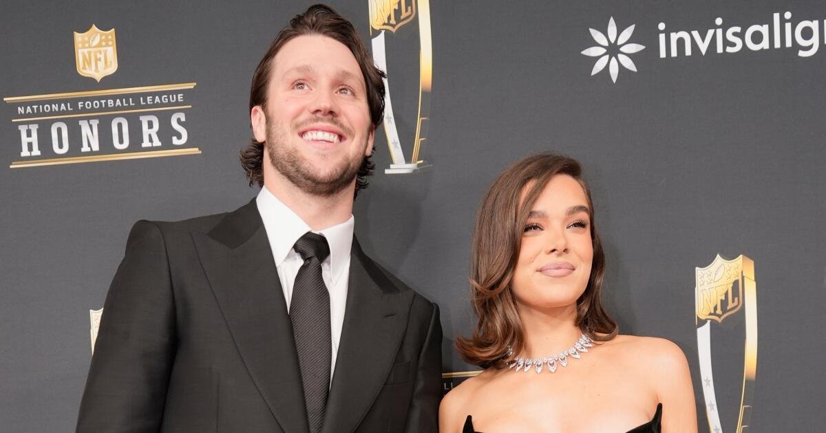 Hailee Steinfeld y Josh Allen dan la bienvenida a una niña: ‘Bendita’