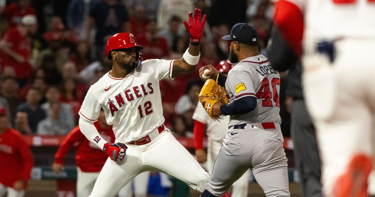 Jorge Soler de los Angelinos pelea con Reynaldo López de Atlanta