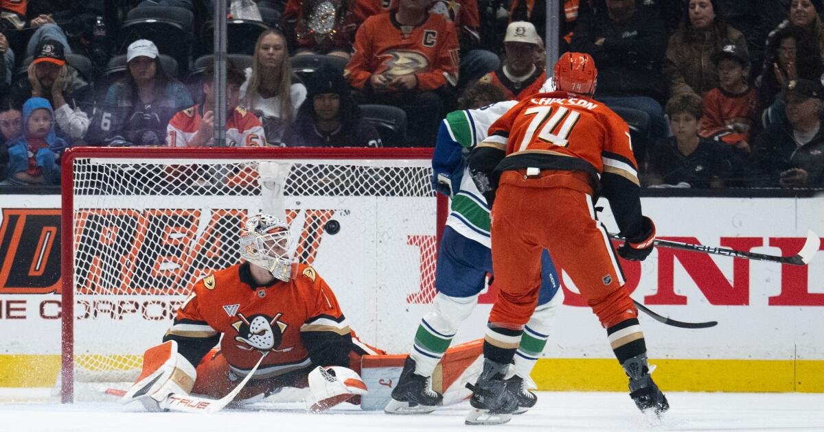 Los Ducks caen ante los Canucks porque el puesto en los playoffs aún está fuera de su alcance