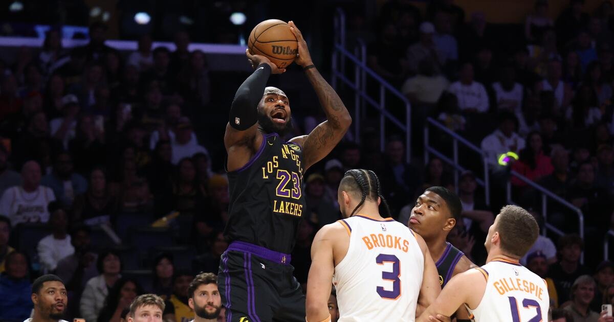 LeBron James y Lakers derrotan a los Suns y siguen en la búsqueda del tercer puesto