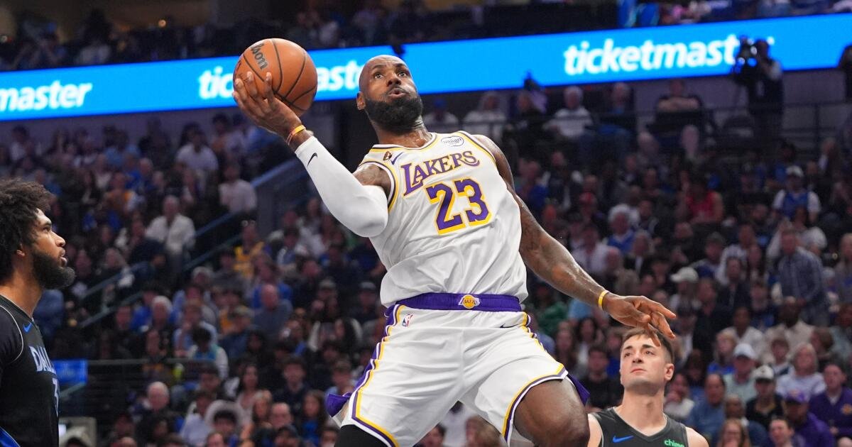 Los 30 puntos de LeBron James no pueden salvar de la derrota a unos Lakers plagados de lesiones