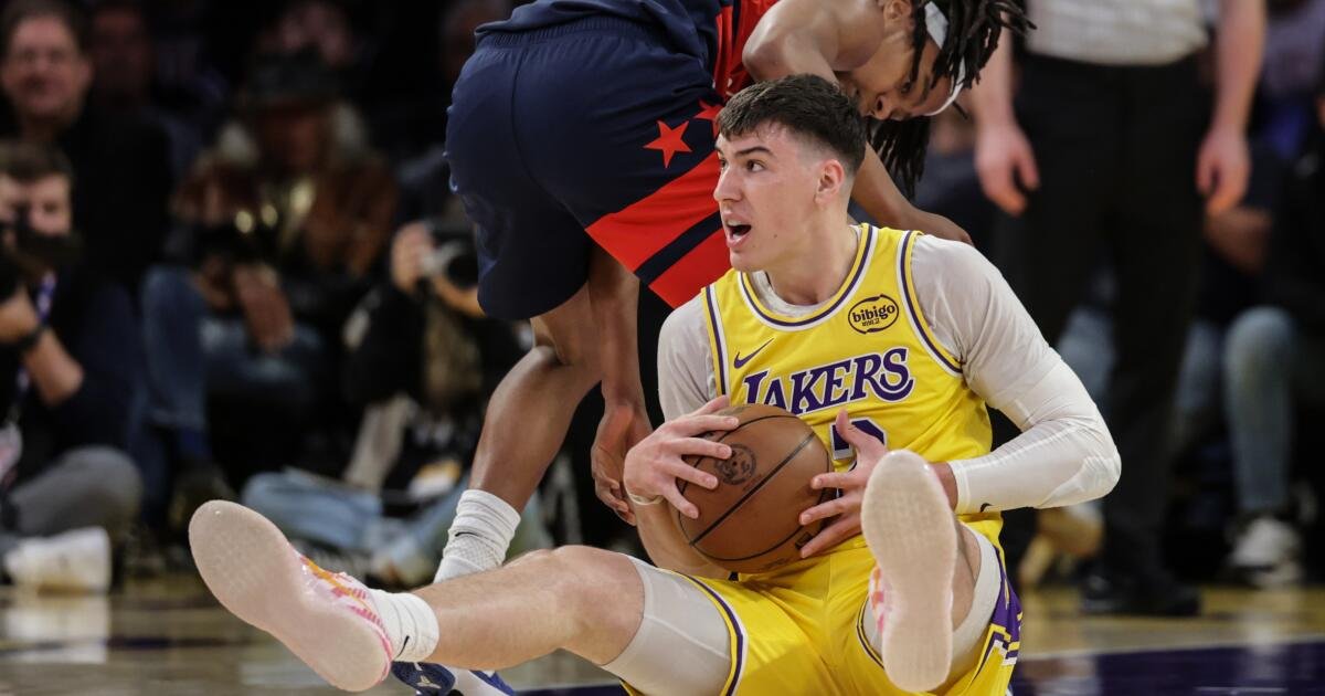 ‘Señor. 82.’ Cómo Jake LaRavia se convirtió en el Iron Man de los Lakers plagados de lesiones