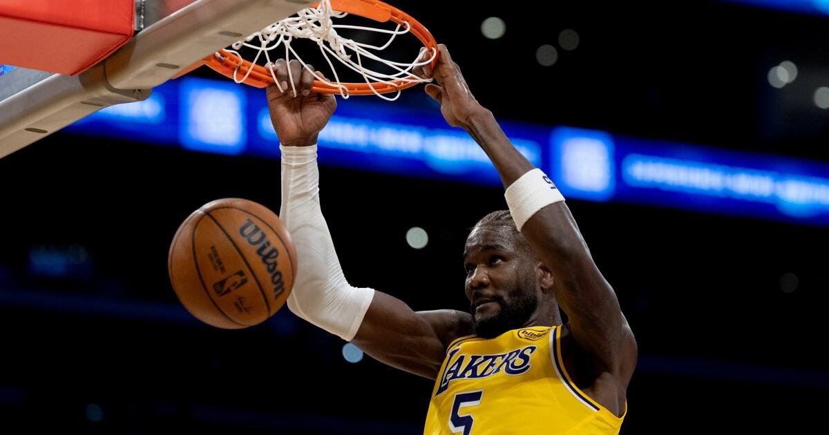 Deandre Ayton sabe que los Lakers necesitan que esté en su mejor momento en los playoffs