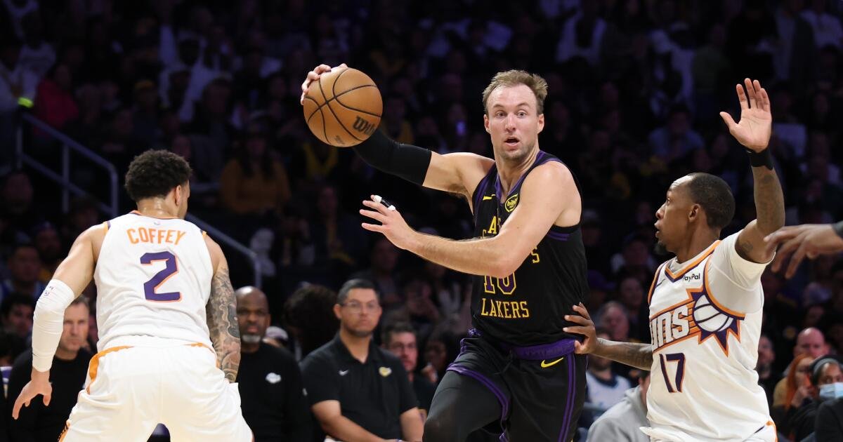 Cómo Luke Kennard se convirtió en el armador de emergencia de los Lakers al final de la temporada