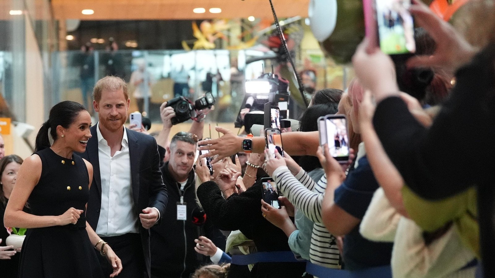 El príncipe Harry y Meghan vienen a Australia para una visita discreta y financiada con fondos privados