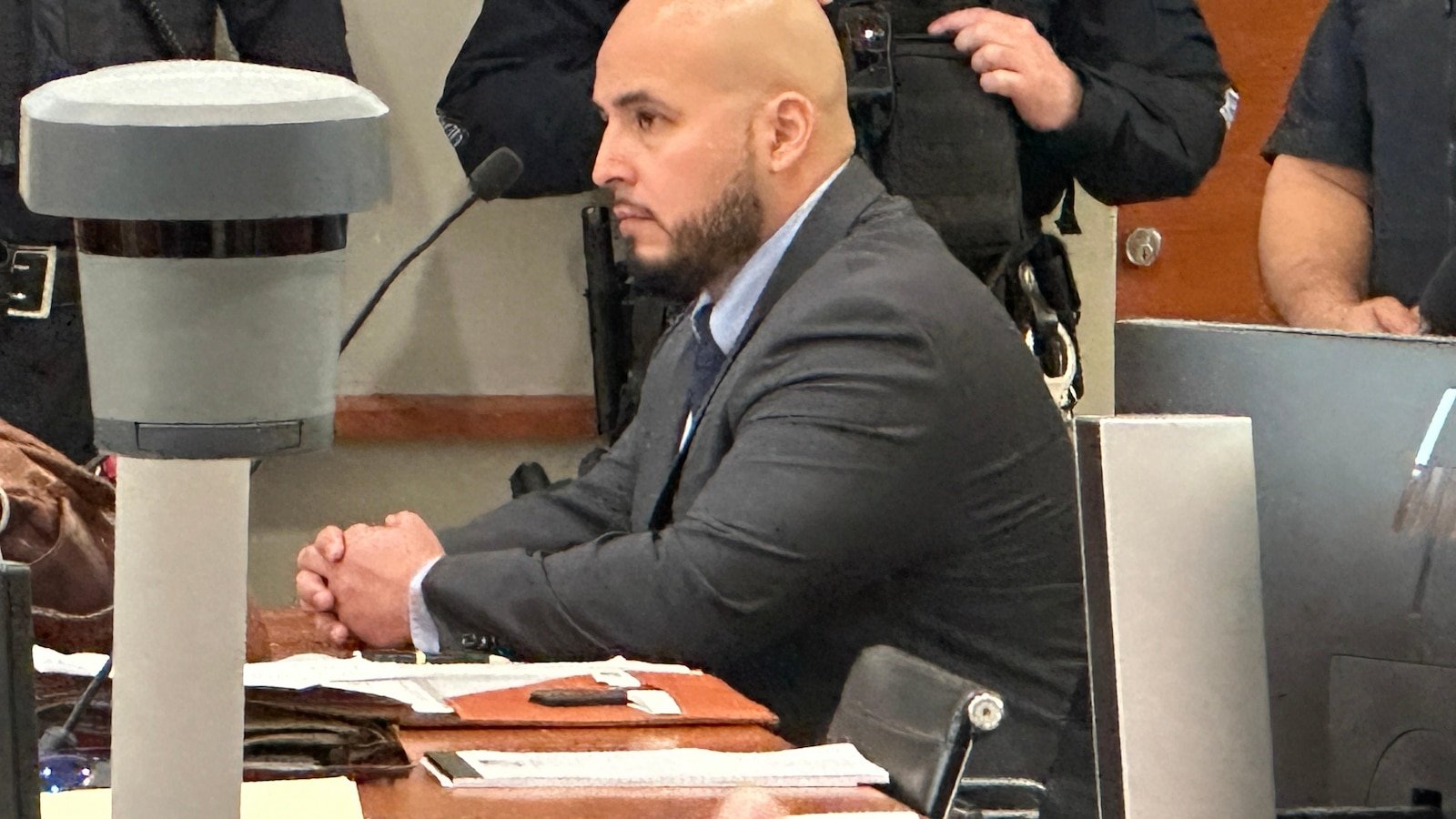 Ex oficial de policía de Nueva York recibe entre 3 y 9 años de prisión por tirar una hielera y provocar un accidente mortal