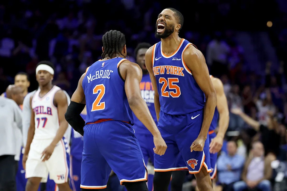 Los Knicks empatan el récord de los playoffs de la NBA en triples anotados en la primera mitad mientras vigilan a los 76ers