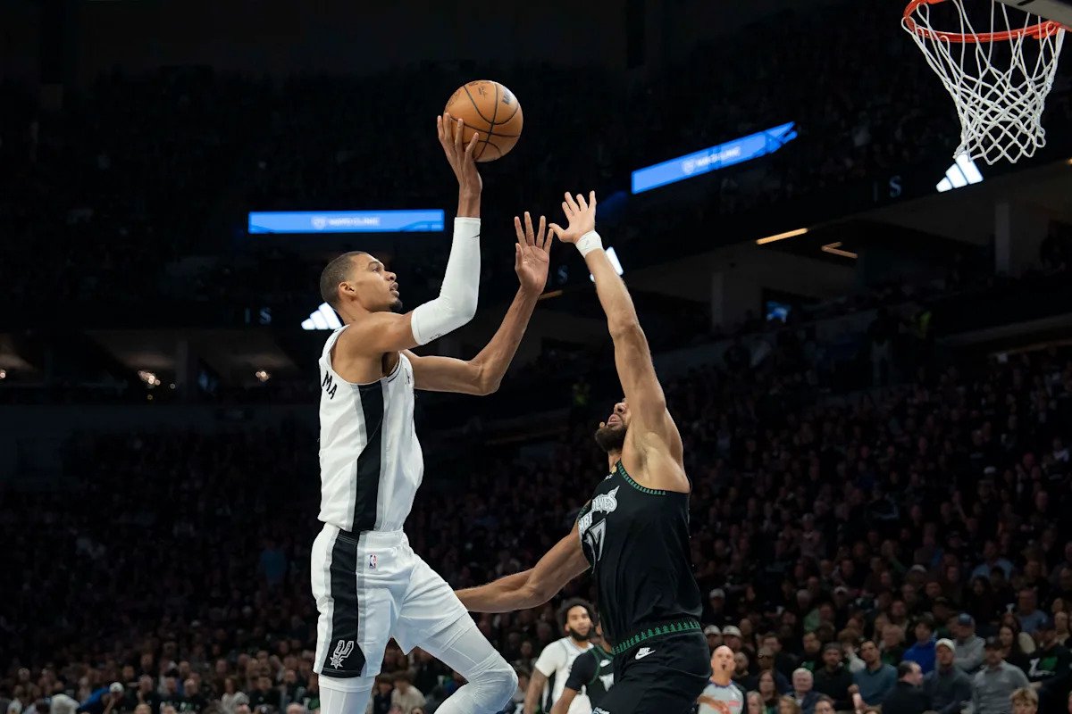 Victor Wembanyama pierde 39 puntos y los Spurs toman ventaja de 2-1 sobre los Timberwolves