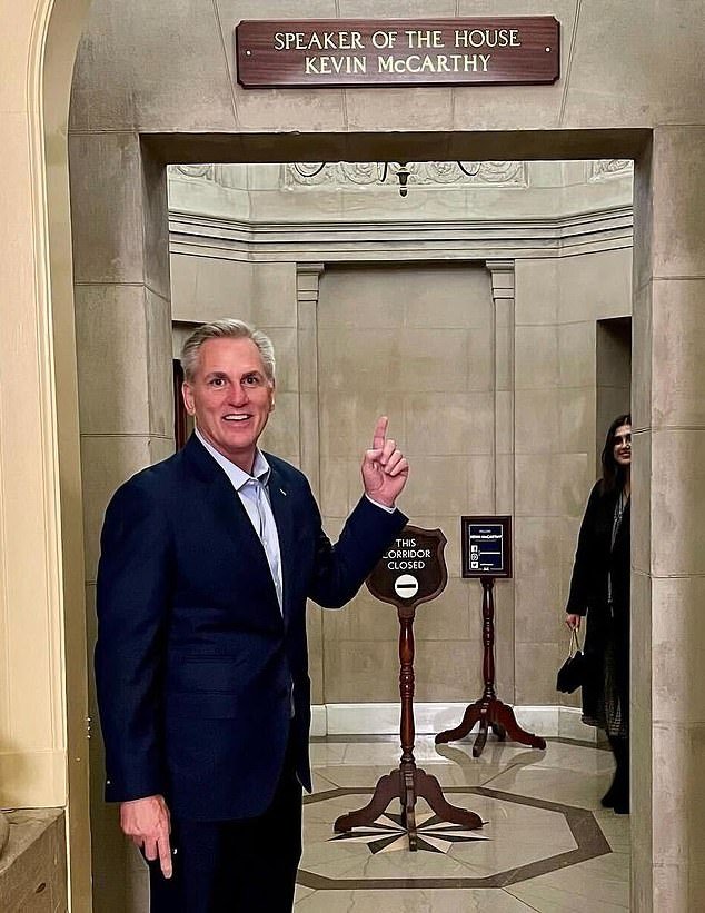 Después de lágrimas, rabietas y llamadas de Trump, fue traicionado y obligado a abandonar el Congreso. ¿Qué está haciendo el ex presidente Kevin McCarthy ahora que está jubilado?