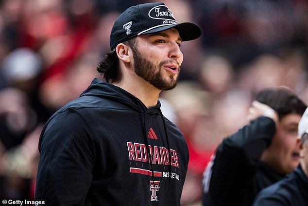 El drama del juego del QB de Texas Tech da un giro extraño cuando contrata al abogado de alto perfil de Tom Brady y Michael Jordan