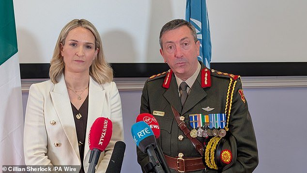 La capacidad de las Fuerzas de Defensa para proteger a Irlanda de ataques –y mucho menos servir en misiones en el extranjero– está “masivamente comprometida”. El ex guardabosques del ejército habla después de que la secretaria de Defensa, Helen McEntee, hiciera una sorprendente admisión…