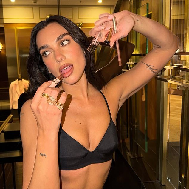 Dua Lipa deja en suspenso la pelea entre Anthony Joshua y Tyson Fury mientras rechaza una oferta para actuar en el estadio de Wembley, lo que hace que los jefes teman que el financista saudita se desconecte.