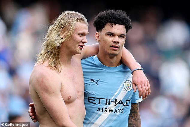 La estrella de 21 años del Man City con el mayor porcentaje de victorias esta temporada, un compañero de equipo sorpresa en el segundo lugar y un mediocampista sorpresa del Man United entre los tres primeros, pero ¿quién es el jugador “más feliz” de SU club?