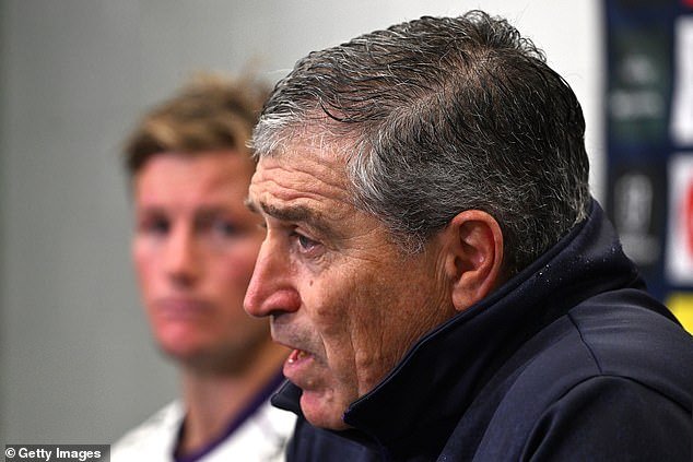 ENORME actuación del técnico del Melbourne Storm para el entrenador Craig Bellamy después de un importante anuncio de salud y otra derrota en el campo de fútbol