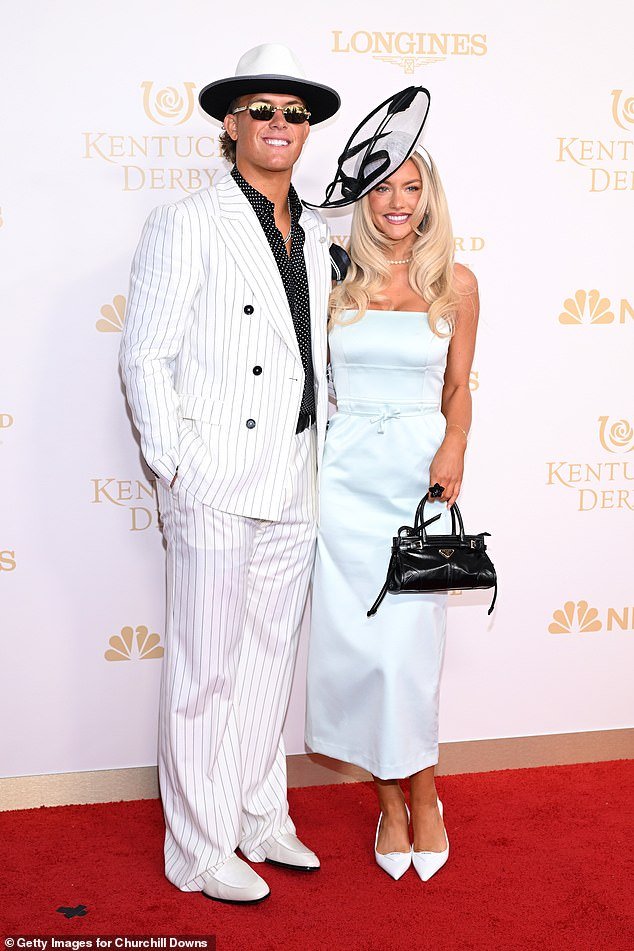 Jaxson Dart y su novia Marissa Ayers se encuentran entre las estrellas del Derby de Kentucky mientras Bill Belichick y Jordon Hudson llegan a la alfombra roja antes de la icónica carrera.