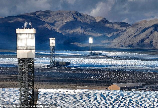 La planta de energía solar de 2.200 millones de dólares respaldada por Obama es un “pozo de dinero” que deja a los contribuyentes pagando la factura