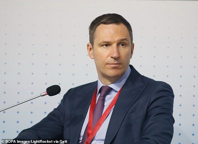 El ministro ruso despedido “escapa a Estados Unidos” como parte de una investigación de fraude, convirtiéndose en el primer alto funcionario en “escapar” del régimen de Putin