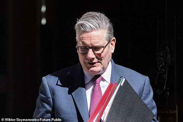 Keir Starmer obliga a su gabinete a hacer declaraciones de apoyo para afrontar la crisis de liderazgo, pero tres grandes monstruos se niegan a hacerlo