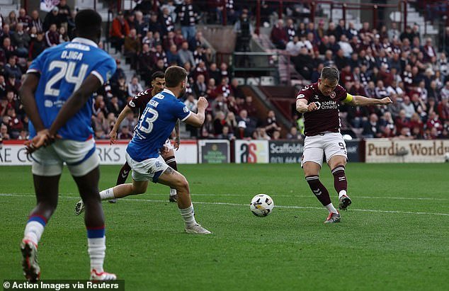 Hearts 2-1 Rangers CLASIFICACIONES DE LOS JUGADORES: ¿Cómo demostró Lawrence Shankland su clase? ¿Qué defensor estaba entusiasmado con un cambio de forma? ¿Quién faltaba cuando las cosas se pusieron difíciles?