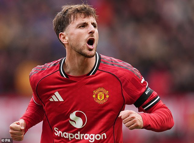 Gary Neville insta al Man United a “intercambiar” la estrella de £ 60 millones para ayudarlos a realizar cinco fichajes importantes, y nombra a un compañero de equipo que podría “luchar” en la reconstrucción de Michael Carrick.