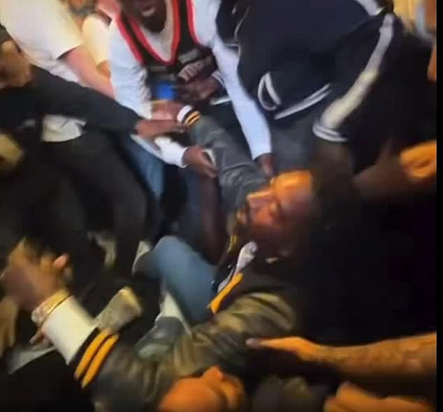 Momento impactante: Después de la victoria de los Knicks en los playoffs, el ícono de la NBA JR Smith es empujado al suelo y pisoteado por fanáticos frente al Madison Square Garden