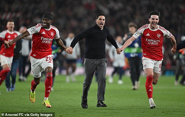Wayne Rooney acusa al Arsenal de celebrar excesivamente después de que los Gunners alcanzaran la final de la Liga de Campeones, mientras que Ian Wright les dice a los fanáticos que lo vitorean: “¡No dejen que la policía de la celebración los robe!”.